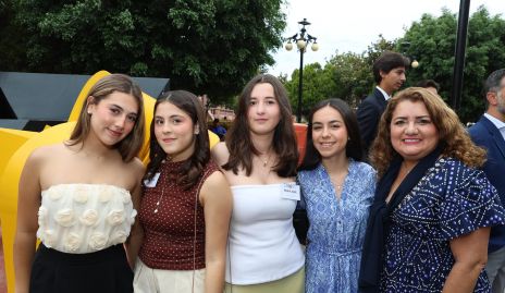  Majo Abella, Natalia Posadas, María José Cerda, Isabela Martínez y Mayra Irugas.