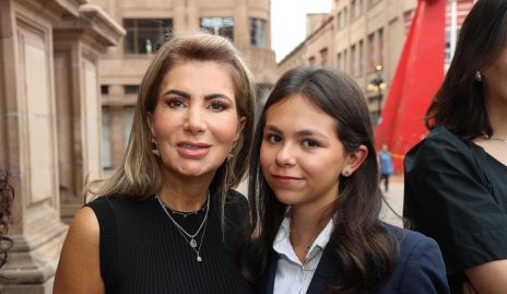  Olivia Abud y Sofía.