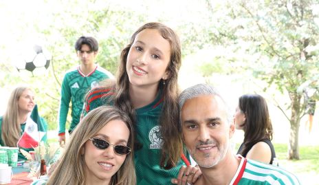  Marcela Rubio, Silvana Estrada y Oscar Estrada.