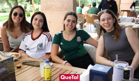  María Elisa Robledo, Sofúa Mercado, Irene Abud y Natalia Gordoa.