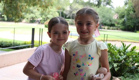  Julia y Rafaela.