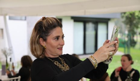  Diana Verástegui,.