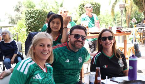  Juliana Guerra, Lucía Nava, Eduardo Guerra y Gabriela Nava.