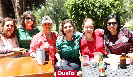  Graciela Torres, Marisa Mercado, Elvira Goldacarena, Gaby Goldaracena, Elisa Goldaracena y Laura Gama.