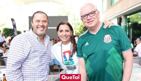  Mauricio Hanzel, Martha Rodríguez y Vicente Ruiz, Presidente del Consejo de Administración del Depor.