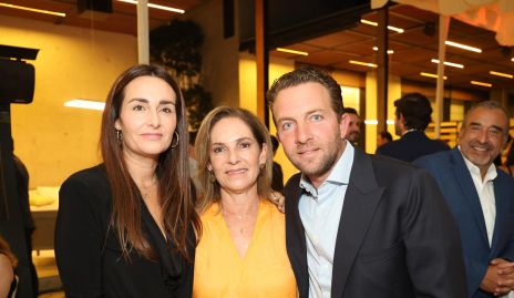 Karla, Claudia Díaz Infante y Jorge Hernández.