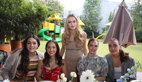  Scarlett Garelli, Laura Bravo, Valeria Guerrero, Vero Sojo y Emelin Feres.