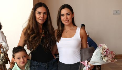  Claudia Pérez Amarán, Fernanda Pérez y Santiago Castro.