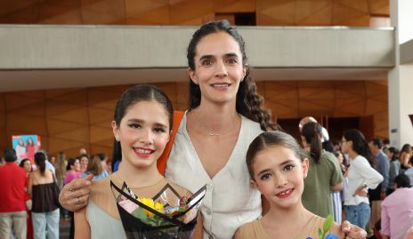  Mariana con sus hijas Josefa y Carola.