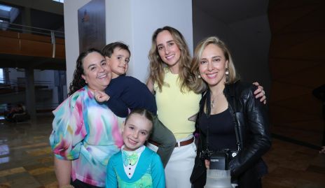  Miriam Flores, Santi Labastida, Ángeles Mahbub, Dani Labastida y Sandra Aldrete.