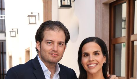  José Antonio Lozano y Marcela Schekaiban con su hija Regina.