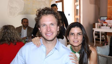  Chema Herrera y Fernanda Gómez, padrinos de Regina.