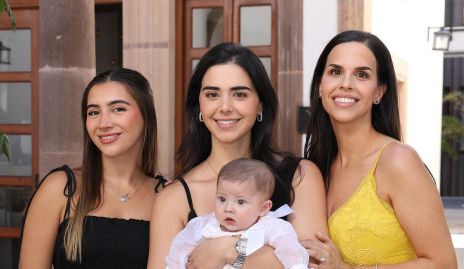  Regina Solís, Daniela Schekaiban, Regina y Marcela Schekaiban.