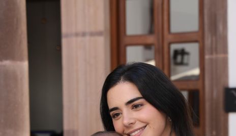  Daniela Schekaiban con su sobrina Regina.