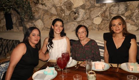  Graciela García, Karina García, Lucia Muñoz y Gabriela Padilla.
