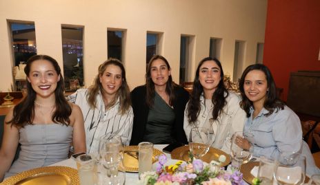  Lau Bravo, Mónica Torres, Sofía Villaseñor, Isabella Zollino y Samantha Pérez.