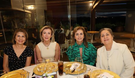  Mercedes García, Anna Meade, Adriana Carrera y Lupita González.