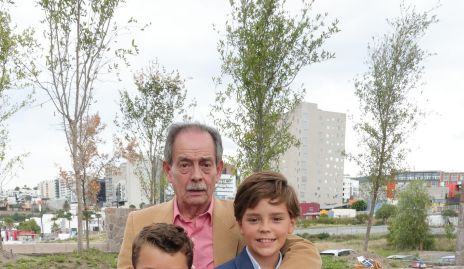  Antonio Conrado, Diego y Pablo Lozano.