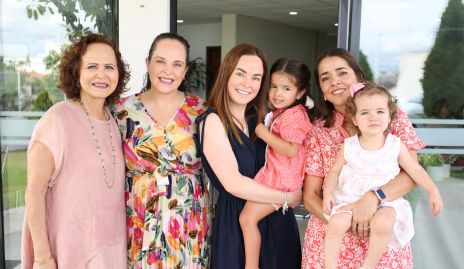  Nena Dávila, Andrea Díaz Infante, Ali Díaz Infante, Paola Correa, Isabela Díaz Infante y Emma Díaz Infante.