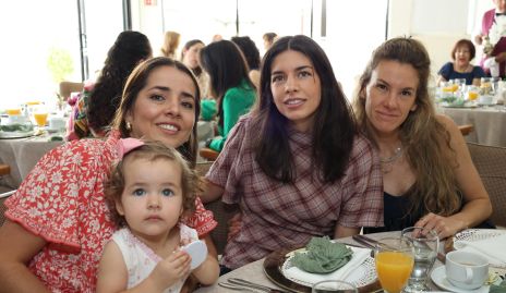  Paola Correa, Emma Díaz Infante,  Ana Lucia Díaz Infante y Benilde Hernández.