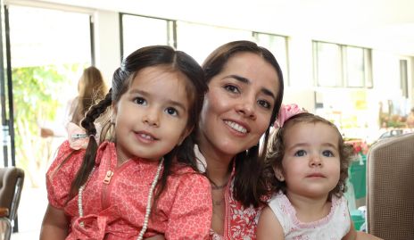  Paola Correa, Isabela Díaz Infante y Emma Díaz Infante.