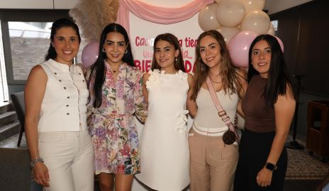  Sara Lozano, Paola Arpayán, Daniela Reverte, Romina Reverte y Cecilia Villar.