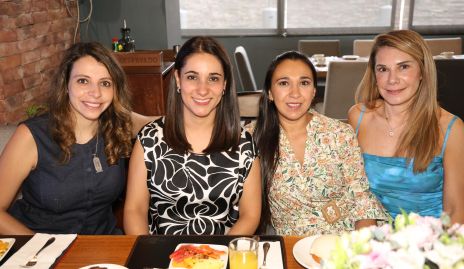  Genoveva Galarza, Verónica Díaz, Pamela Tomás y Estefanía Velasco.