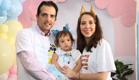  Luis Fernando Lárraga y María Canales con su hija Julia.