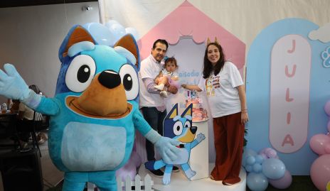  Luis Fernando Lárraga y María Canales con su hija Julia.