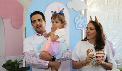  Luis Fernando Lárraga y María Canales con su hija Julia.