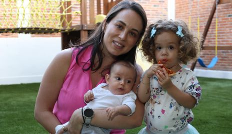 Carolina Silva, Paloma y Vicente Romo.