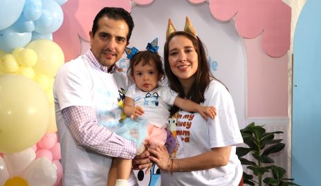  Luis Fernando Lárraga y María Canales con su hija Julia.