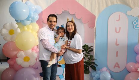  Luis Fernando Lárraga y María Canales con su hija Julia.