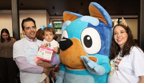  Luis Fernando Lárraga y María Canales con su hija Julia.