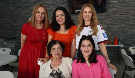  Beatriz Arellano, Andrea Solorio, Luz Adriana Arellano, Imelda Luna y Ani Solorio.