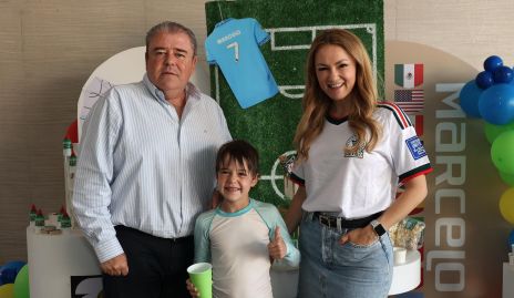  Agustín Félix y Luz Adriana Arellano con su hijo Marcelo.