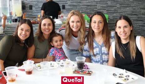  Jacqueline Méndez, Ale Cifuentes, Luz Adriana Arellano, Cristi Massa y Lilia Gonzalez.