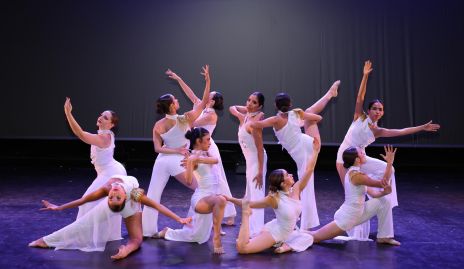  Grupo contemporáneo Senior.