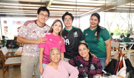  Amauri Salas, René Pérez, Emilio Pérez, Lili Salas, Lupita García y Marina Garcia.