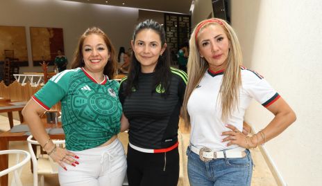  Romina Reyes, Dana Lara y Gaby Revuelta.