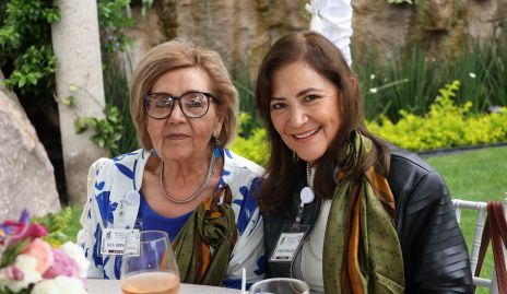  Lula Hernández y Gladys Castellanos.