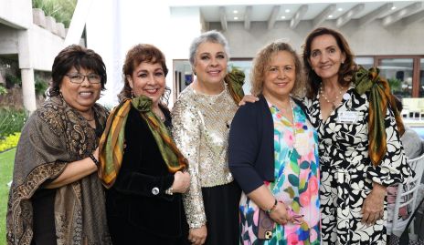  María del Carmen Martínez, Lila González, Silvia Esparza de Garza, Pilar Sierra y Mínica Alcalde.