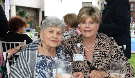  Rosa Elena Betancourt y Anne Funck.