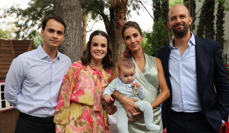  Rafael Abud Andrés con sus padrinos Ricardo Andrés y Regina Carrillo y sus papás Lorena Andrés y Alejandro Abud.