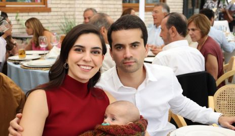  Cecilia Solano y Mauricio Andrés con Rafael.