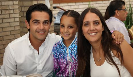  Ernesto Zárate, Martina Zárate y Cristina Rivero.