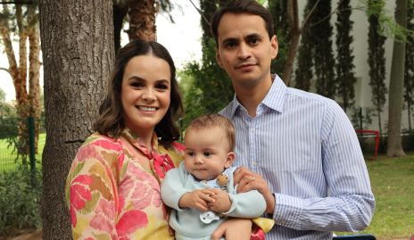  Ricardo Andrés y Regina Carrillo con su ahijado Rafael Abud.