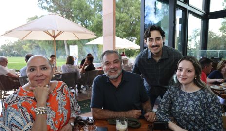  Sandra Guzmán, Rodrigo Andrade con sus hijos Jorge y Samantha.