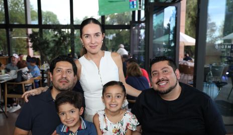  Oscar Guerrero, Edwin Guerrero, María José Villalpando, Oscar y Marijó Guerrero.