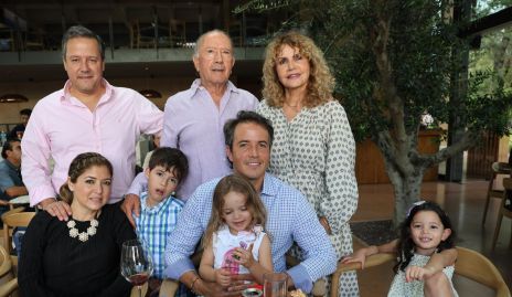  Familia Meade Vertiz.